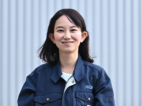 プロセス部材料開発グループ 小林 美幸 KOBAYASHI MIYUKI 農学研究科 生物資源利用学専攻 卒 2008年新卒入社